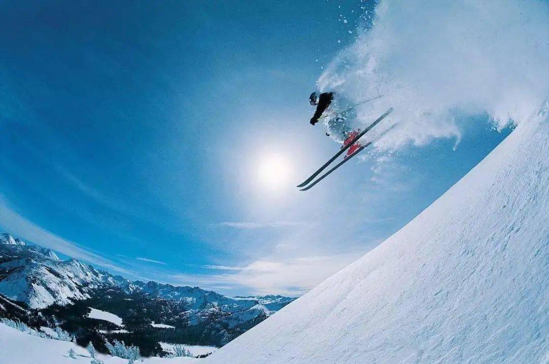 手机滑雪游戏风景好大-雪山滑行盛宴，手机游戏带你畅享风景