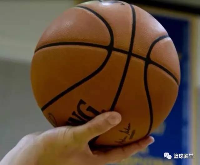 手机篮球游戏最好-手机篮球游戏：虚拟篮球场上的热血对决