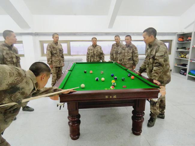 当兵了多久能玩手机游戏-在军营生活中，如何兼顾训练与休闲？手机游戏成为新兵调剂生活的一部分